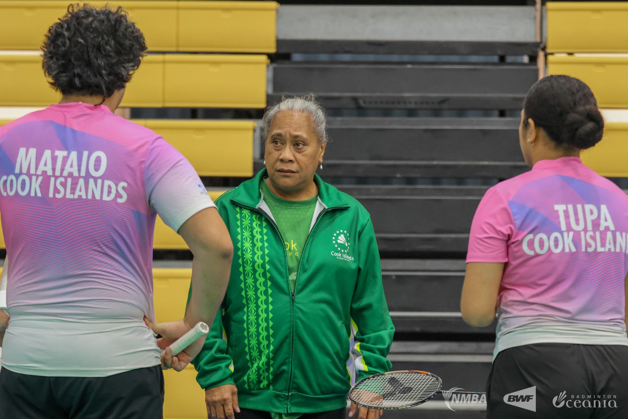 VOJC_D2-20 Cook islands with coach