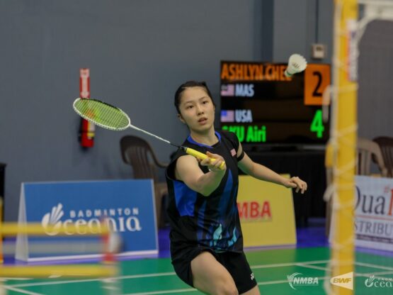 player aims for shuttle